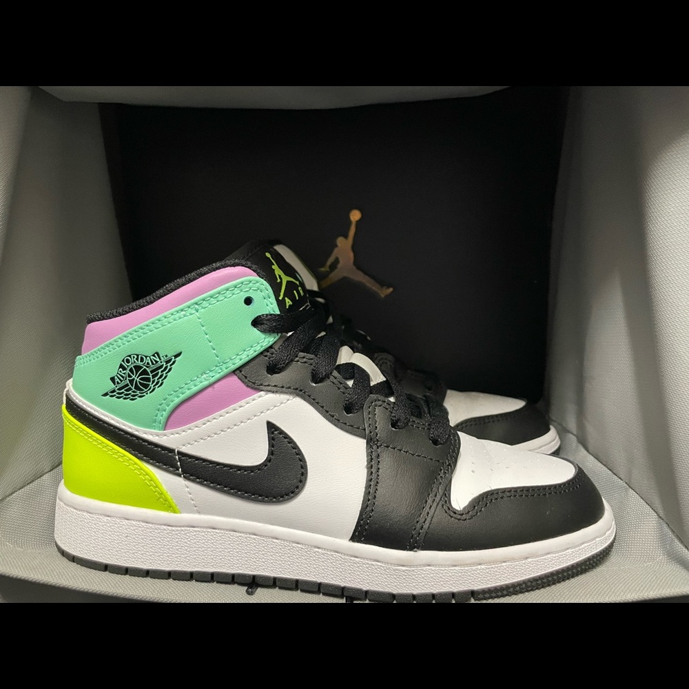 Air Jordan 1 mid
